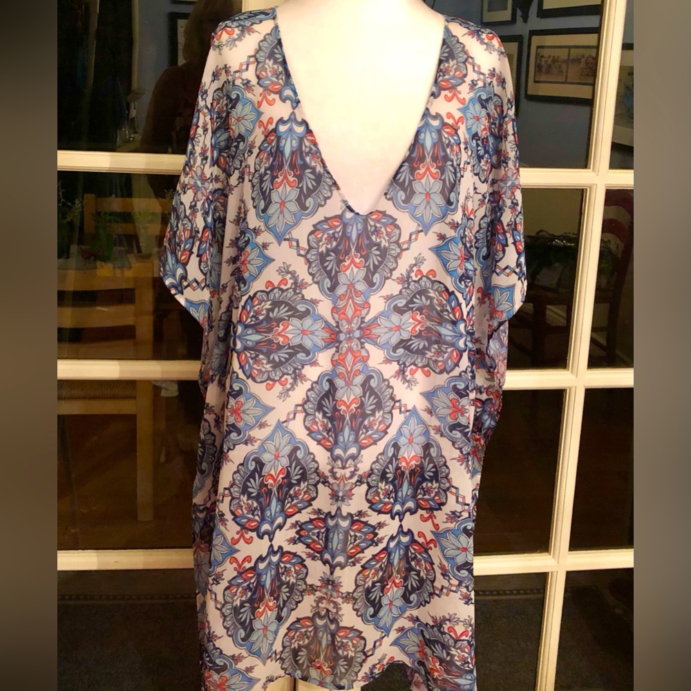 BECCA swimsuit coverup with splits at top of shoulders for sleeves. New cond O/S